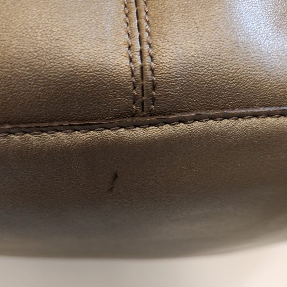 Coach Ashley - Picture 7 of 7